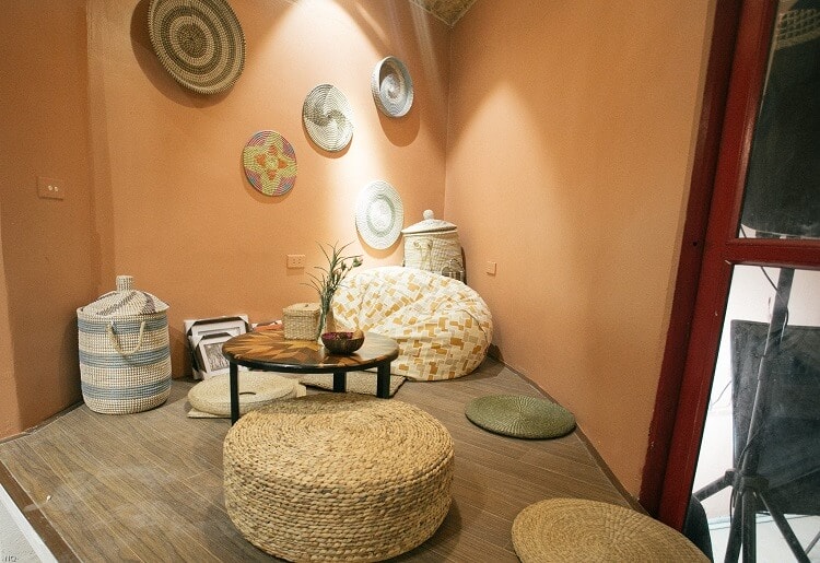 Vẽ tranh tường Mỹ Thuật Sen Việt 9 Ý Tưởng Và Lưu Ý Khi Trang Trí Quán Cafe Đẹp - Ấn Tượng 17 trang trí quán cafe