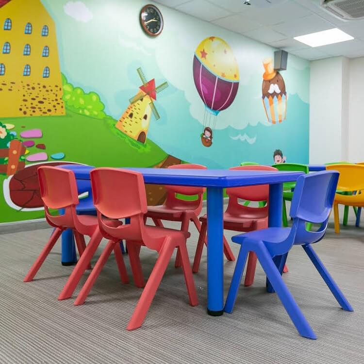 Vẽ tranh tường Mỹ Thuật Sen Việt 9 Ý Tưởng Trang Trí Trung Tâm Tiếng Anh Ấn Tượng-Hiện Đại 11 trang trí trung tâm tiếng anh