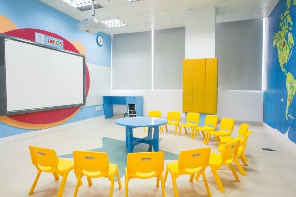 Vẽ tranh tường Mỹ Thuật Sen Việt 9 Ý Tưởng Trang Trí Trung Tâm Tiếng Anh Ấn Tượng-Hiện Đại 15 trang trí trung tâm tiếng anh