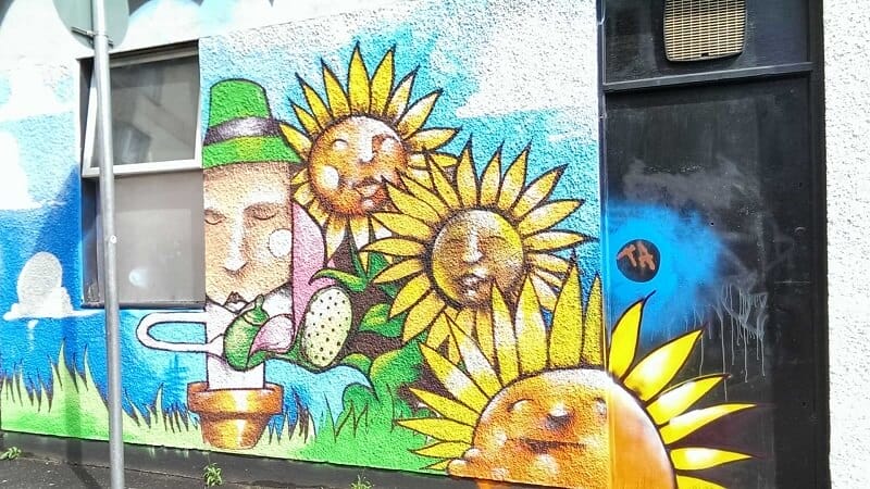 Sunflower girl vẽ tranh tường Mỹ Thuật Sen Việt