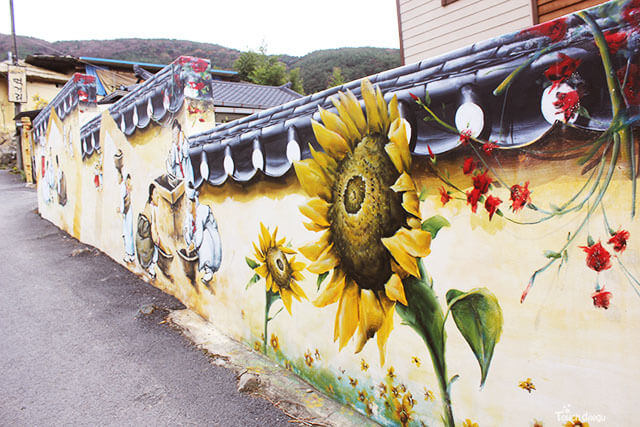 Vẽ tranh tường Mỹ Thuật Sen Việt 20 Mẫu và 10 Bước Vẽ Tranh Tường Hoa Hướng Dương Phong Thủy Đẹp 35 사진6 vẽ tranh tường Mỹ Thuật Sen Việt