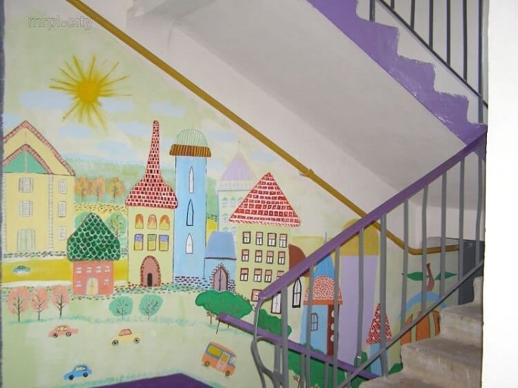 vẽ tranh tường cầu thang