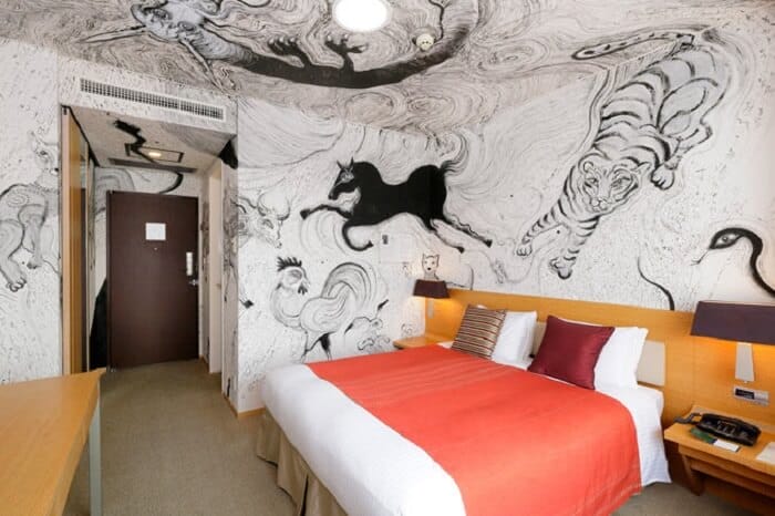 vẽ tranh tường khách sạn