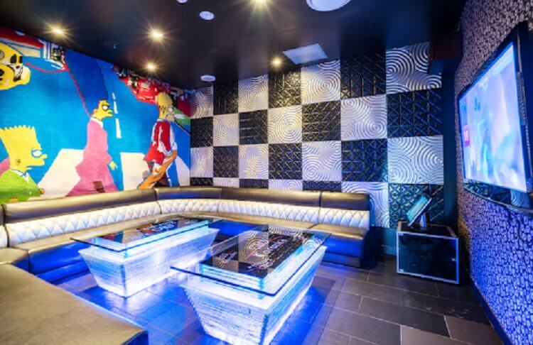 vẽ tranh tường quán karaoke