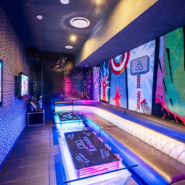 vẽ tranh tường quán karaoke