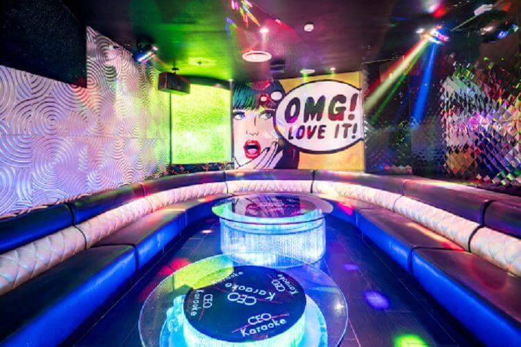 vẽ tranh tường quán karaoke