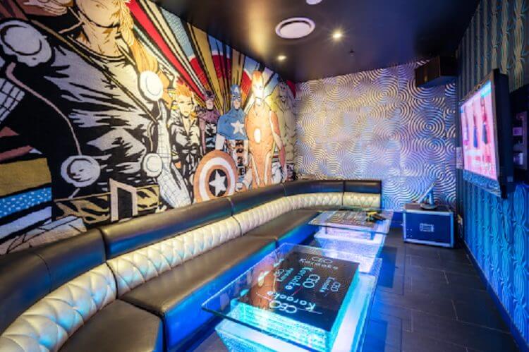 vẽ tranh tường quán karaoke