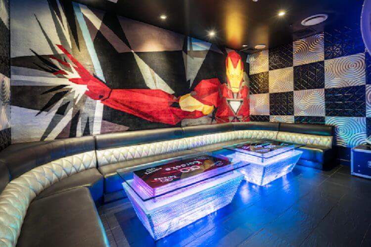 vẽ tranh tường quán karaoke