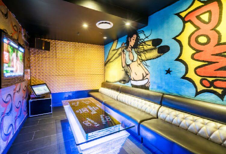 vẽ tranh tường quán karaoke