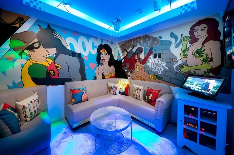 vẽ tranh tường quán karaoke