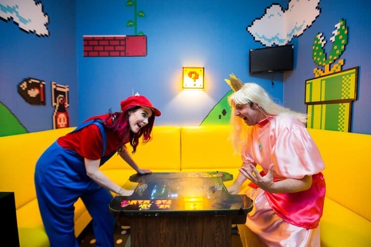 vẽ tranh tường quán karaoke