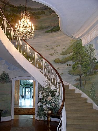 cau thang bai bien vẽ tranh tường Mỹ Thuật Sen Việt