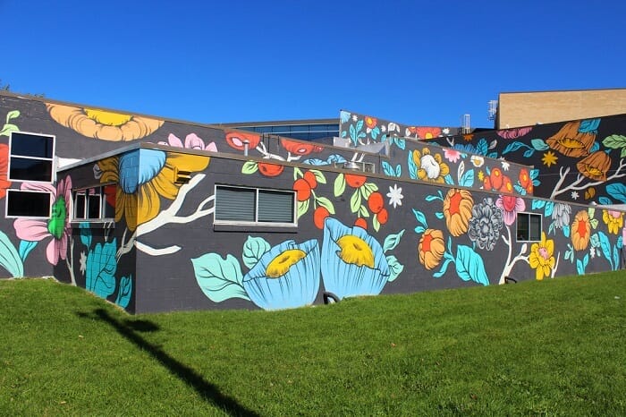 vẽ tranh tường sân vườn