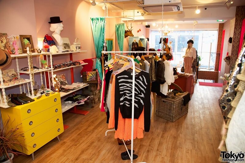 Vẽ tranh tường Mỹ Thuật Sen Việt 13 Lưu ý & 7 phong cách trang trí shop quần áo thật ấn tượng 20 trang trí shop quần áo